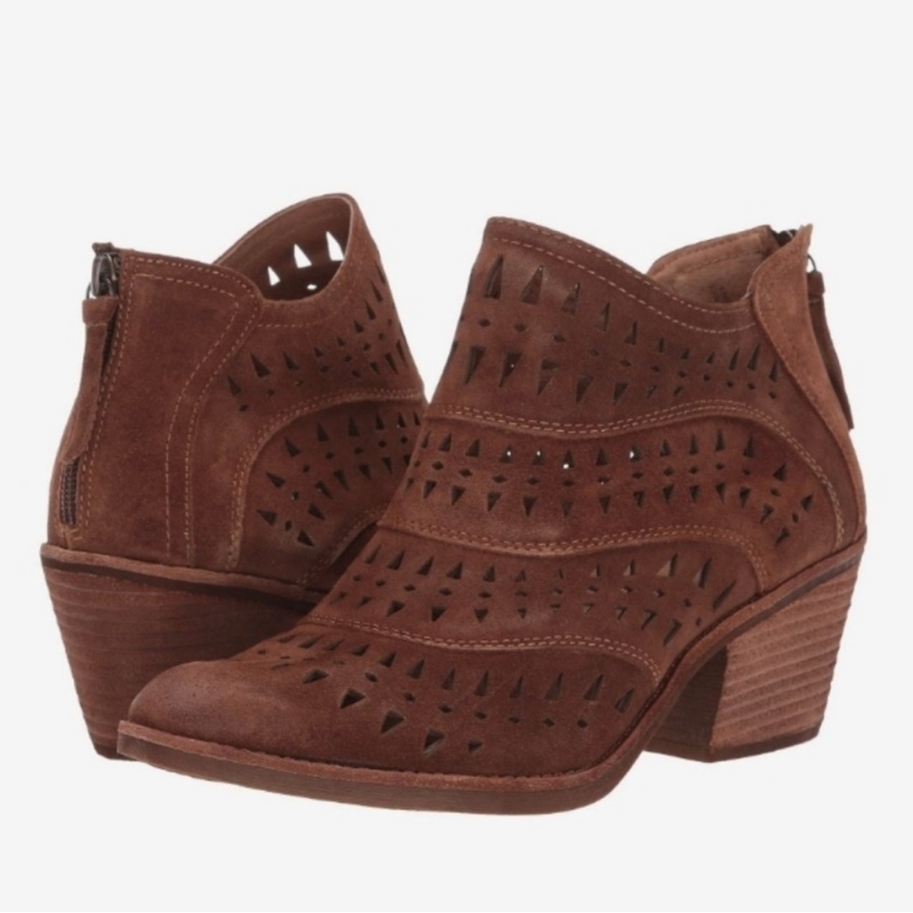 Sofft Westwood II 2 Pergorated Ankle Booties - Picture 2 of 10